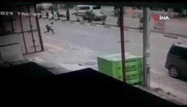 Okula giden iki öğrenciye sokak köpekleri saldırdı