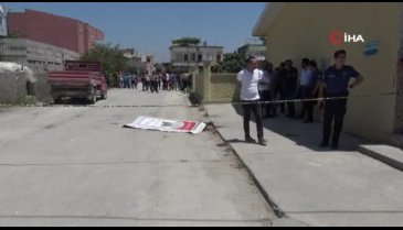 Yol ortasında boğazını kesti