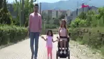 Bursa'da hiç yaşayamadığı çocukluğunu kızı Ela ile tadıyor