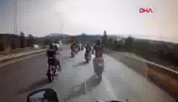 Motosiklet konvoyu cenaze yolunda büyük tehlike atlattı