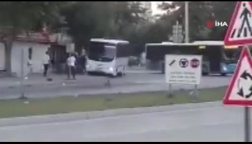 Servis şoförü, kebapçı dükkanını midibüsüyle yıkmaya çalıştı