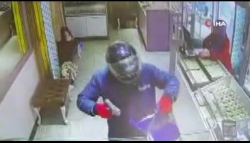 Bomba süsü verilmiş paketle kuyumcuyu soydu
