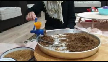 Bursa'da kadınların ürettiği yöresel gıdalar kapış kapış satıldı
