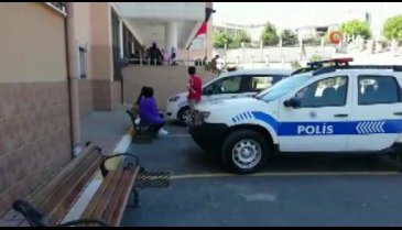 Velisi ile okula gelen öğrenci okulu birbirine kattı