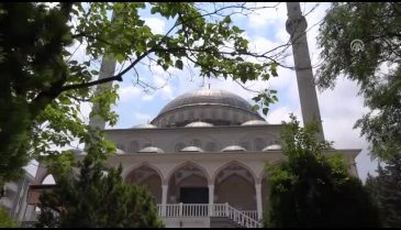 Bursa'nın tarihi camilerinde vatandaşlar itikafa girdi