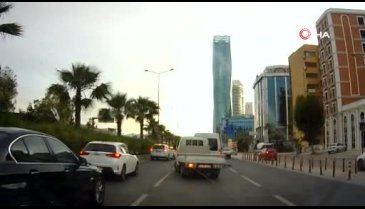 Cadde ortasında yumruk yumruğa kavga