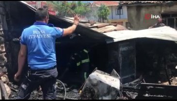 Bursa'da elektrik kontağından çıkan yangın evin deposunu küle çevirdi