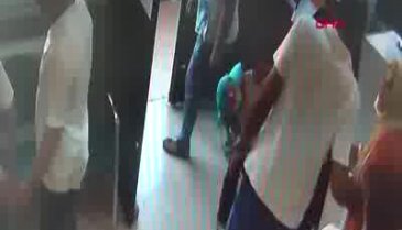 Hamile hemşireye kaldırım taşı atmak istedi