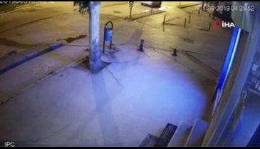 Bursa'da taşlı, maskeli hırsızlar güvenlik kamerasında