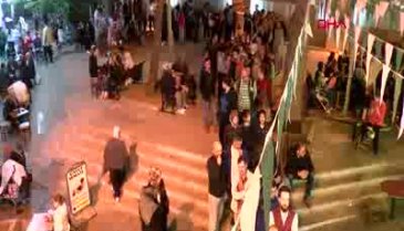 Bursa'da 'tahinli pide' için kuyruğa giriyorlar