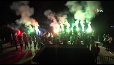 Bursasporlu taraftarlardan 56. yıl kuruluş yıl dönümü kutlaması