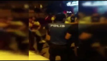 Anne ve kızını taciz etti, linç edilmekten polis kurtardı!