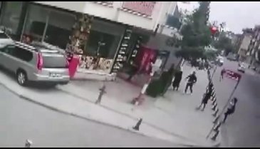 Sancaktepe'de bıçaklı kavga kamerada