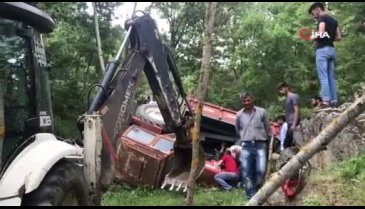Bursa'da el freni çekilmeyen traktör uçuruma devrildi