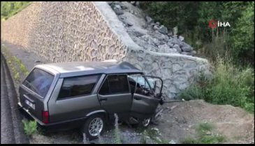 Kazada kalbi duran sürücüyü hayata döndürmeye çalıştı