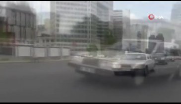 Bahçeli, klasik otomobiliyle Ankara'yı turladı