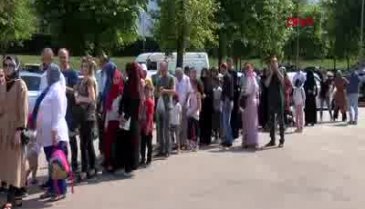 Bursa'da hayvanat bahçesinde ziyaretçi kuyruğu