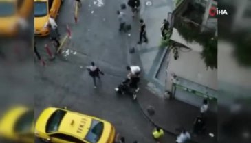Beyoğlu'nda eğlence çıkışı tekme tokat kavga