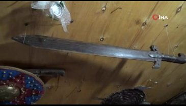 Bursalı kılıç kalkan sanatçısı anlattı! Osmanlı'da taşınan tahta kılıcın sırrı ortaya çıktı