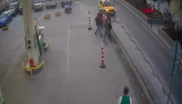 Laf atma kavgası anbean kamerada!