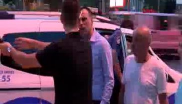 Paralar yola saçıldı! Vatandaş seferber oldu