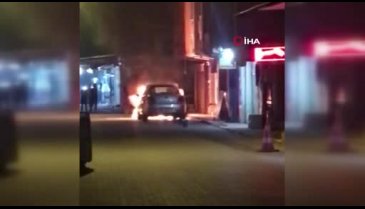 Bursa Mustafakemalpaşa'da park halindeki araç alev alev yandı