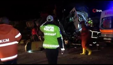 Kırıkkale'de feci kaza! 2 kişi öldü, 17 kişi yaralandı