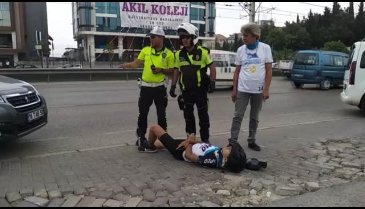 Bursa'da yolda ilerleyen bisikletçiye otomobil çarptı