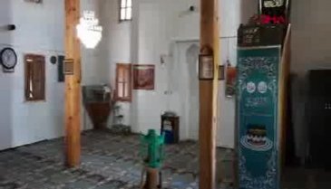 Bursa'da Bizans dönemine ait yapıların bulunduğu camiyi defineciler talan ediyor