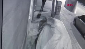 3 kişi marketin önüne tuvaletini yapıp, karpuz çaldı