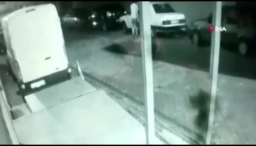 Husumetli olduğu kişinin aracını böyle kundaklattı