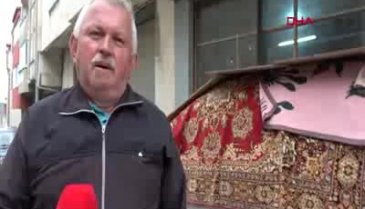 Vatandaşlar araçlarını korumak için battaniye ve tahtalarla tedbir aldı