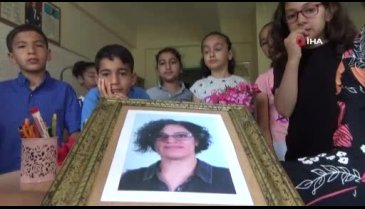 Trafik kazasında ölen Aysel öğretmenin sınıfında hüzünlü karne töreni