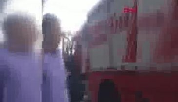 Yangında mahsur kalan kadın ve çocuklarını vatandaşlar kurtardı