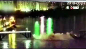 Çin'de köprü çöktü, araçlar nehre düştü