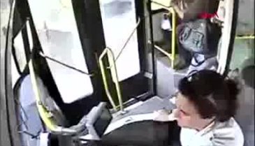 Otobüs şoförü, kalp krizi geçiren yolcuyu hastaneye yetiştirdi