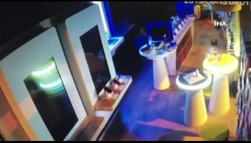Bursa'da 4 maskeli hırsız, 1 dakikada 35 bin liralık malı götürdü