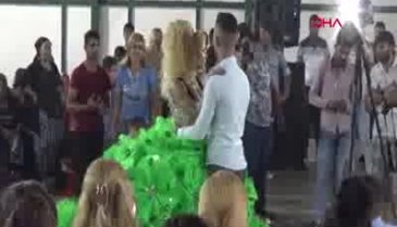 Bursa'da yağış nedeniyle düğünlerini erteleyecek olan çifte belediyeden destek