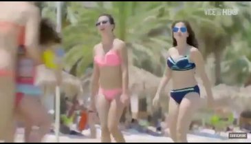Lazkiye plajında eğlenen Suriyeliler sosyal medyada gündem oldu