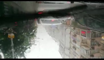 Bursa'da aniden bastıran sağanak yağış zor anlar yaşattı