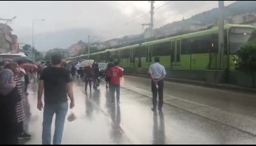 Bursa'da metro hattına yıldırım düştü!