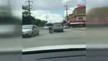 Yakıtı biten motosikletli bakın ne yaptı!