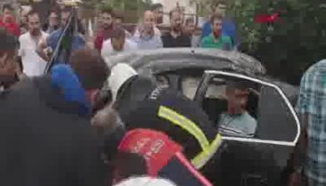 Bursa'da ehliyetsiz sürücünün bisikletliye çarptığı kazada araç yola savruldu: 5 yaralı