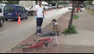 Bursa'da ehliyetsiz sürücünün bisikletliye çarptığı kazada araç yola savruldu: 5 yaralı - 2
