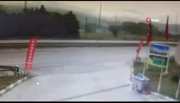 Su kanalına giren otomobil 85 metre sürüklendi