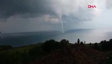 Denizde çıkan hortum böyle görüntülendi
