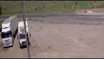Freni tutmayan tır şarampole uçtu