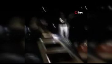 Bangladeş'te yolcu treni nehre düştü