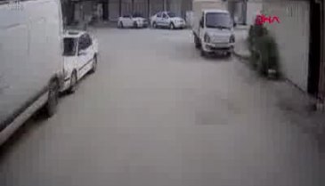 Bursa'da motosiklet sürücüsünün can verdiği kaza kamerada