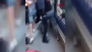 Mahallelinin yakaladığı tacizciyi polis linçten kurtardı